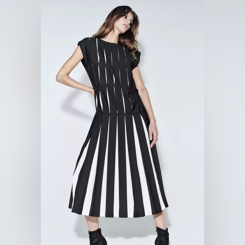Zara Limited Edition Wool Blend Box Pleat Dress. Black. Size Xs. New With Tags.